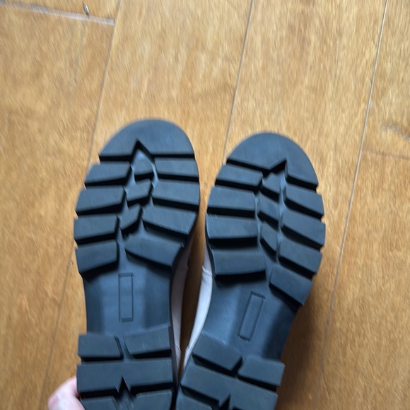 House of Harlow 1960 Gray Flats - Picture 2 of 6